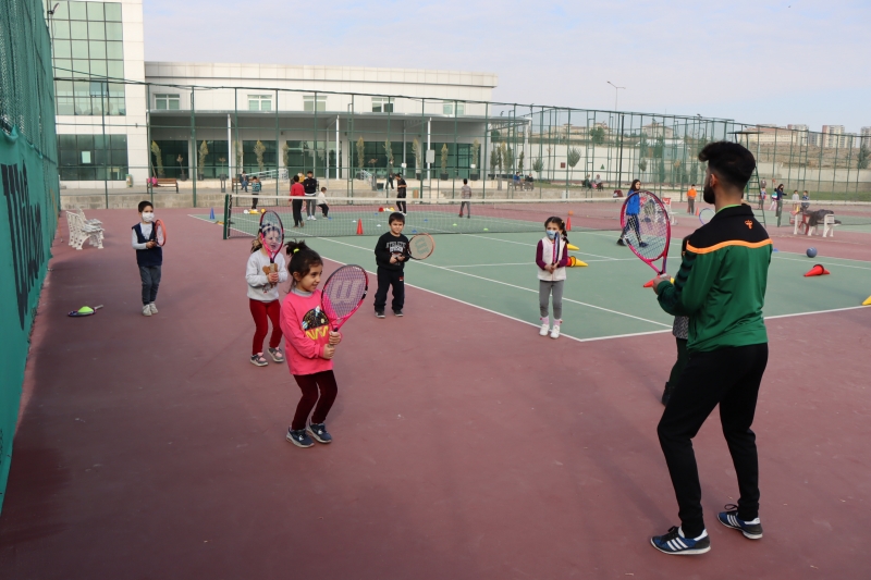 GELECEĞİN TENİS ŞAMPİYONLARI YETİŞİYOR