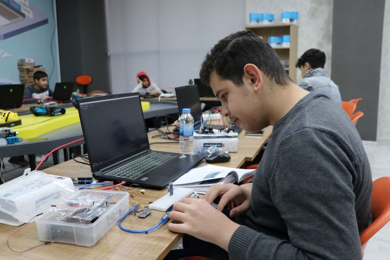 GELECEĞİN YAZILIMCILARINA TEMEL EĞİTİM KARAKÖPRÜ’DE VERİLİYOR