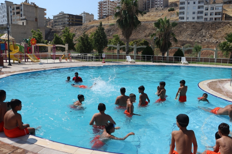 GENÇLER, BÜYÜKŞEHİR BELEDİYESİ İLE YAZ SEZONUNU HAREKETLİ GEÇİRİYOR