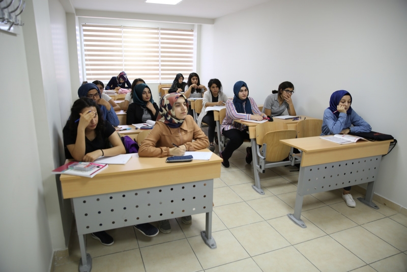 GENÇLER, GELECEĞE HALİLİYE İLE HAZIRLANIYOR