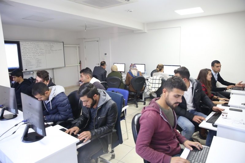 Gençler Haliliye Belediyesi İle Teknoloji Çağına Uyum Sağlıyor