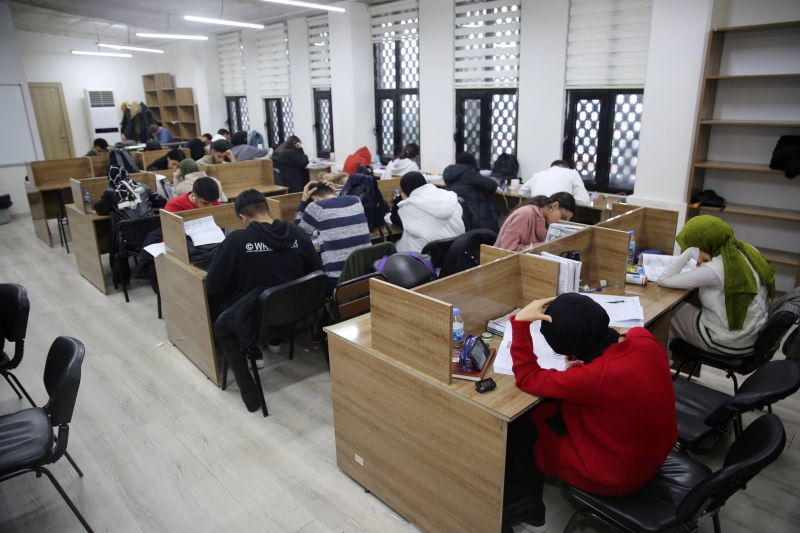 GENÇLERİN ALTERNATİF DERS ÇALIŞMA ORTAMI: OKUMA EVLERİ