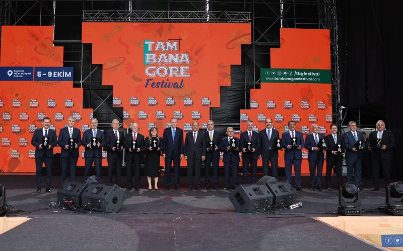 GENÇLİĞE YATIRIM ÖDÜLÜ BAŞKAN BEYAZGÜL’E