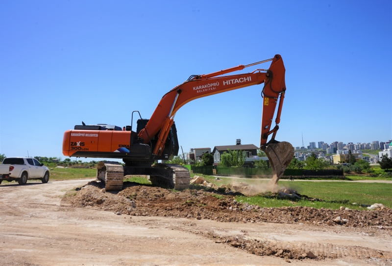 GÜLLÜBAĞ'A YENİ YOLLAR KAZANDIRILIYOR