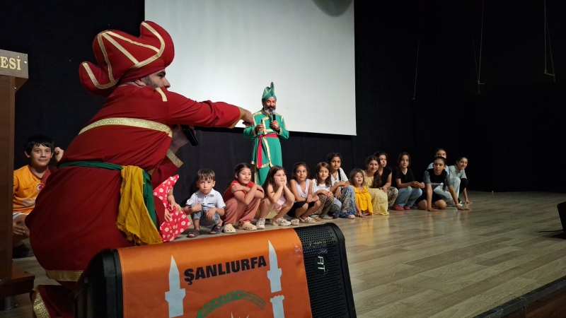 HACİVAT-KARAGÖZ OYUNUNA MİNİKLERDEN YOĞUN İLGİ