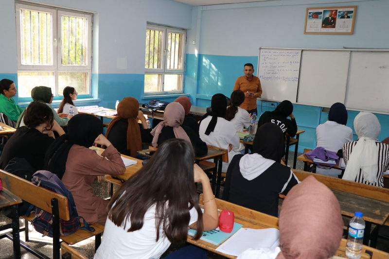 Haliliye Belediyesi dershane hizmetiyle gençlerin yanında oluyor