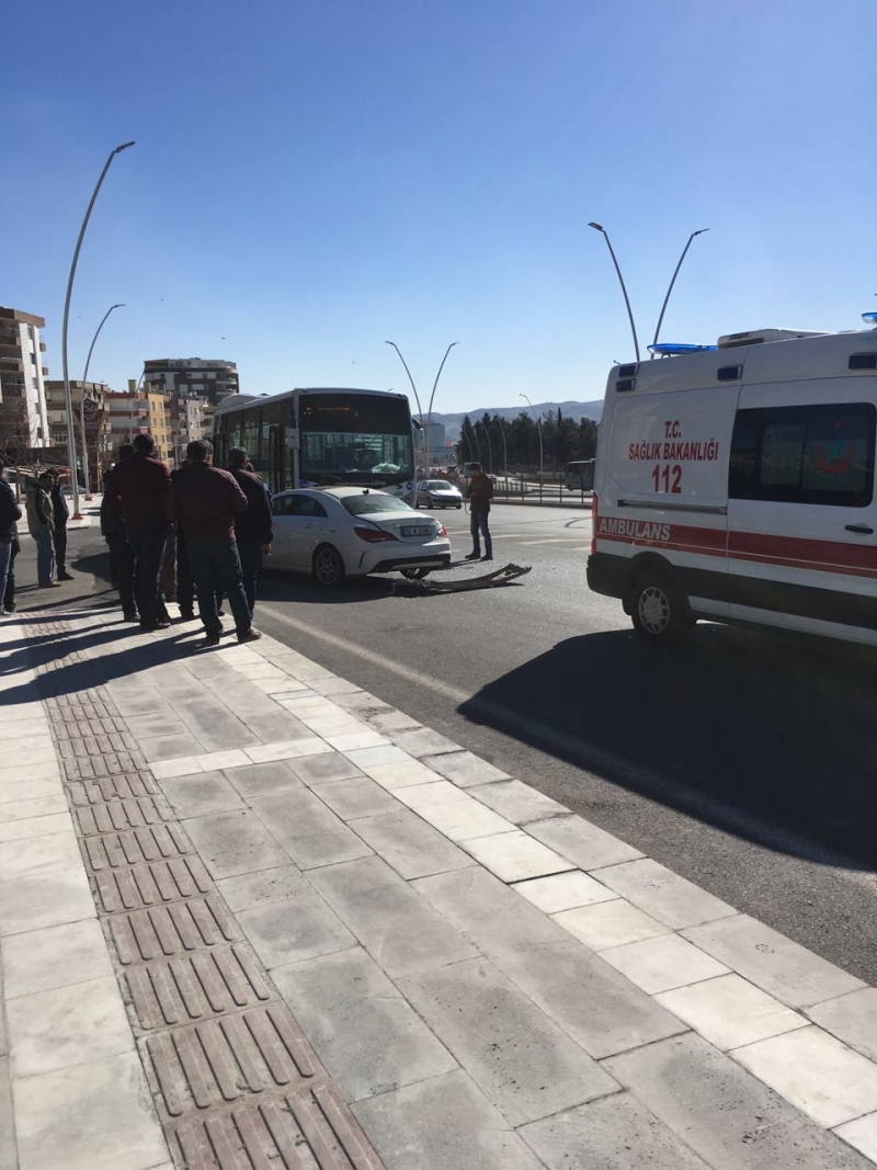 Haliliye belediyesi önünde kaza.