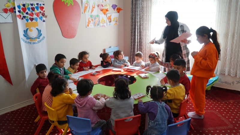 HALİLİYE BELEDİYESİ İLE KADINLAR OKUMA YAZMA ÖĞRENİYOR