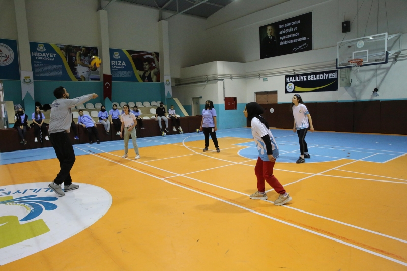 HALİLİYE BELEDİYESİ GENÇLERİ SPORLA TANIŞTIRIYOR