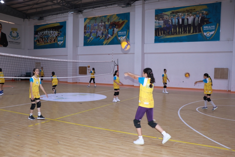 HALİLİYE BELEDİYESİ, VOLEYBOLUN YILDIZLARINI KEŞFEDİYOR