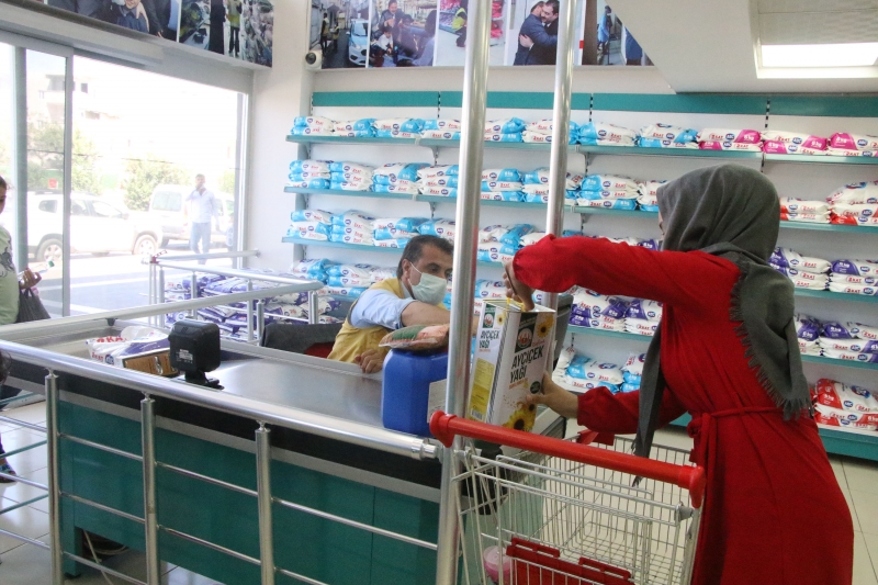 HALİLİYE BELEDİYESİ SOSYAL MARKETİ YÜZLERİ GÜLDÜRÜYOR