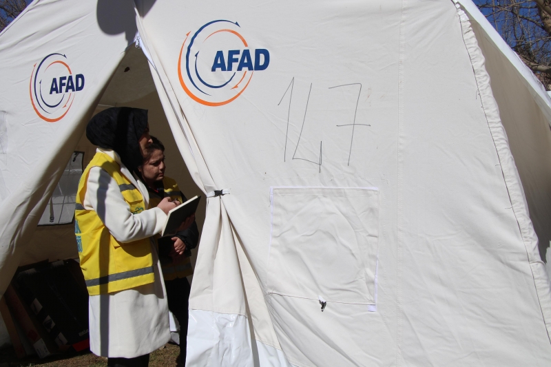 HALİLİYE BELEDİYESİ, DEPREMDEN ETKİLENEN VATANDAŞLARA PSİKOLOJİK DESTEK VERİYOR