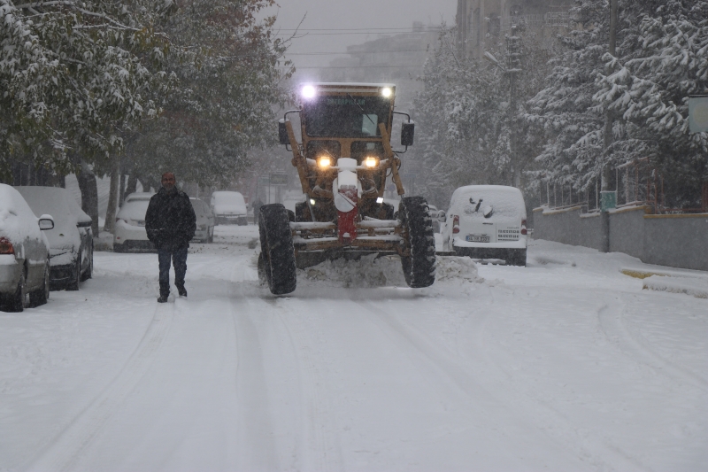 HALİLİYE BELEDİYESİ’NDEN ETKİLİ KARLA MÜCADELE