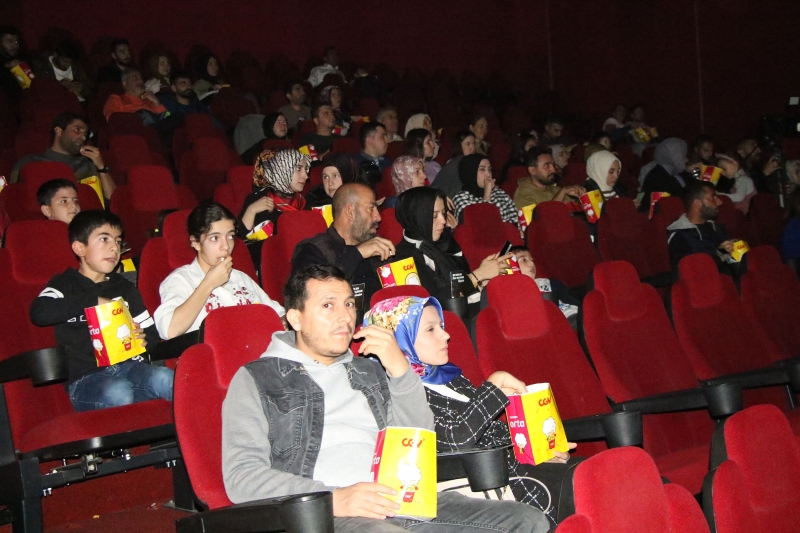 HALİLİYE BELEDİYESİNDEN ÖĞRETMENLERE SİNEMA ETKİNLİĞİ