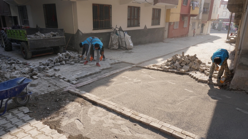 HALİLİYE BELEDİYESİNDEN 4 MAHALLEDE KİLİTLİ PARKE ÇALIŞMASI