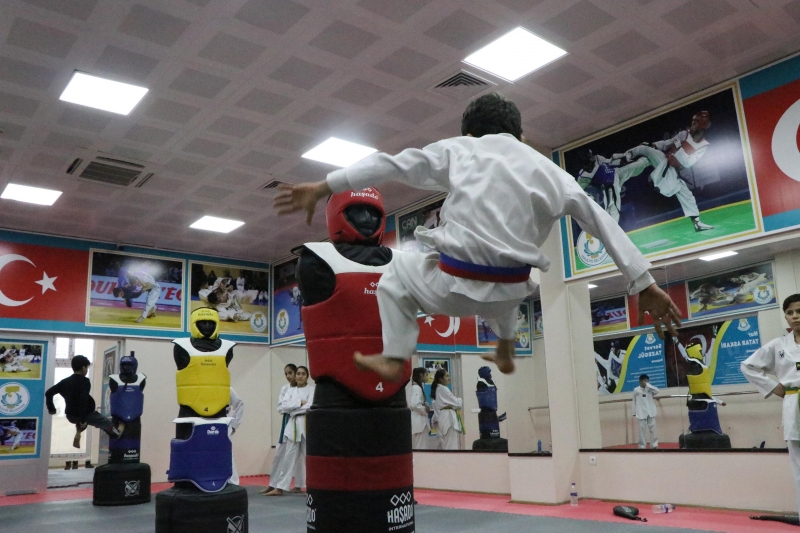 HALİLİYE BELEDİYESİNDE SPOR KURSLARI DEVAM EDİYOR