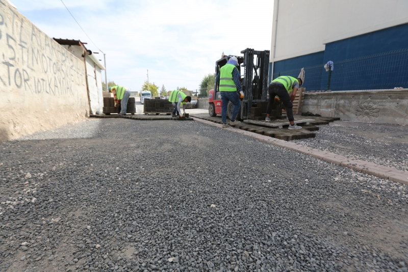 HALİLİYE KIRSALINDA PARKE DÖŞEMESİ DEVAM EDİYOR