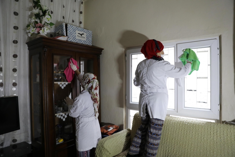 HALİLİYE’DE “EVDE BAKIM HİZMETİ” GÖNÜLLERE DOKUNUYOR