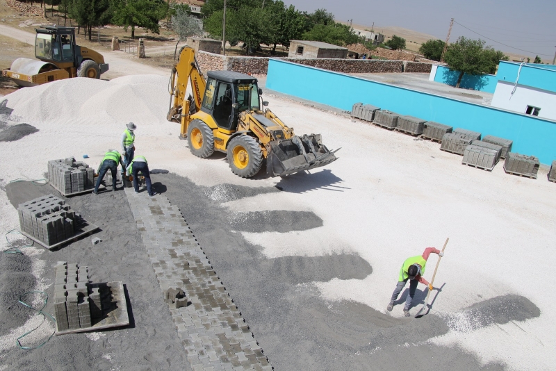 HALİLİYE’DE FEN İŞLERİ SAHADAN KOPMUYOR