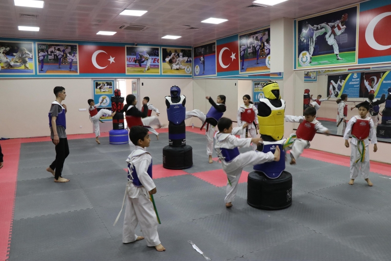 HALİLİYE’DE GELECEĞİN YILDIZLARI SPOR KURSLARINDA YETİŞİYOR