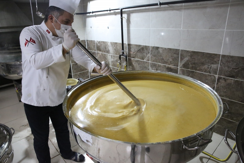 HALİLİYE’DE ‘GÖNÜL ÇORBASI’ KALDIĞI YERDEN DEVAM EDİYOR