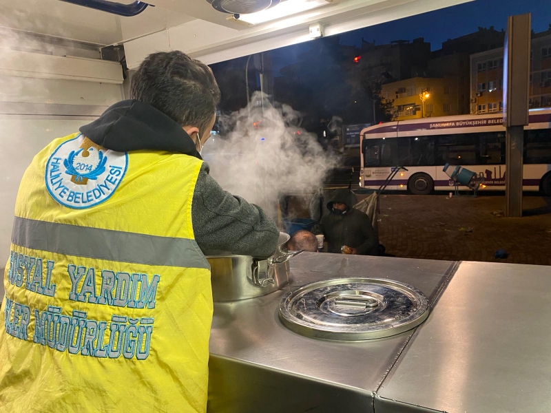 HALİLİYE’DE GÜNLÜK 6 BİN KİŞİYE “GÖNÜL ÇORBASI” İKRAMI