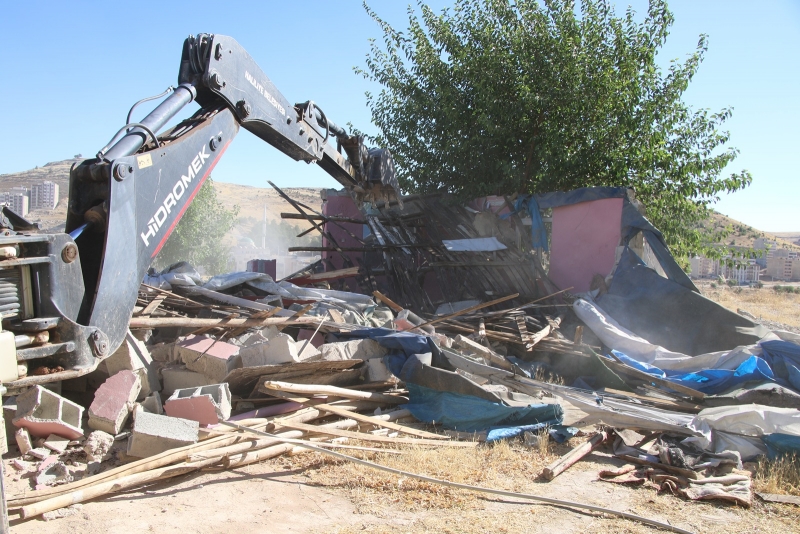 HALİLİYE’DE KAÇAK YAPILARA GÖZ AÇTIRILMIYOR