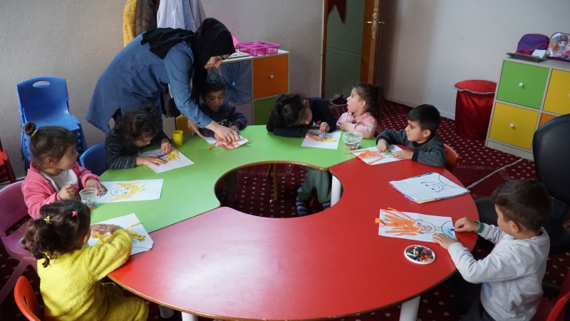 HALİLİYE’DE KADINLARIN MESLEK ÖĞRENDİĞİ KURSLAR BAŞLADI KADINLAR, BAŞKAN CANPOLAT’A TEŞEKKÜR ETTİ