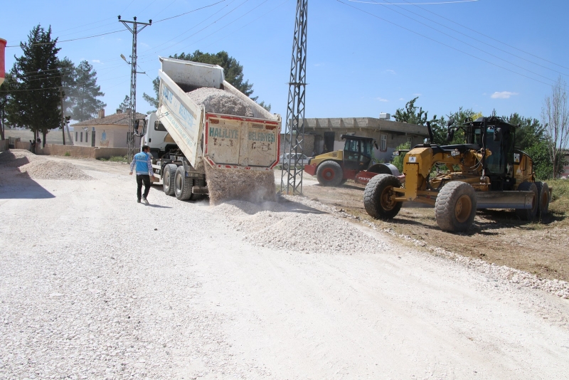 HALİLİYE’DE KIRSAL MAHALLELERE PARKE DÖŞEMESİ SÜRÜYOR