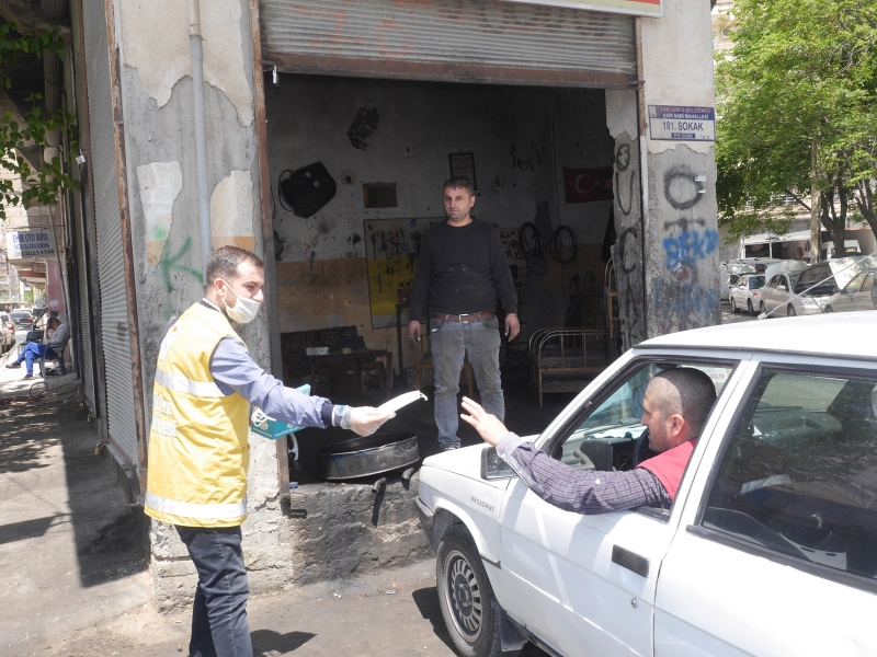 HALİLİYE’DE MASKE DAĞITIMI SÜRÜYOR