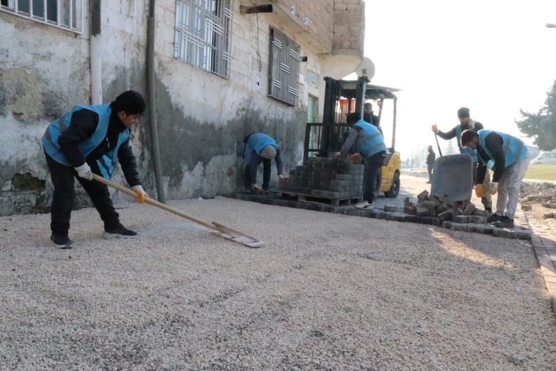 HALİLİYE’DE MERKEZ VE KIRSALDA HUMMALI YOL ÇALIŞMALARI SÜRÜYOR