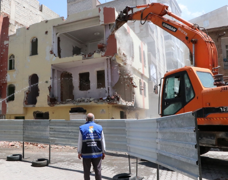 HALİLİYE’DE METRUK VE RİSKLİ YAPILARA GEÇİT YOK