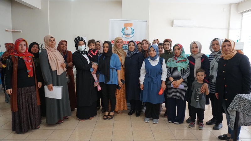 HALİLİYE’DE OKUMA YAZMA ÖĞRENEN KADINLARA SERTİFİKA VERİLDİ