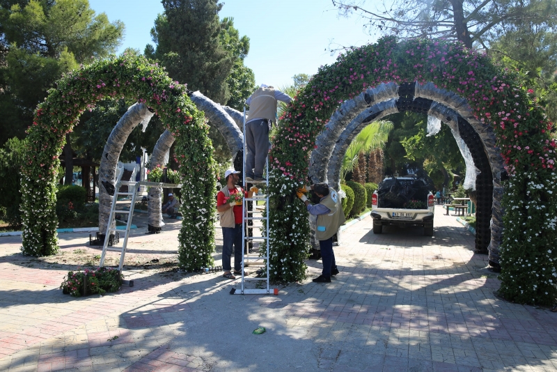 HALİLİYE’DE PARKLAR DİKEY PEYZAJLA SÜSLENİYOR