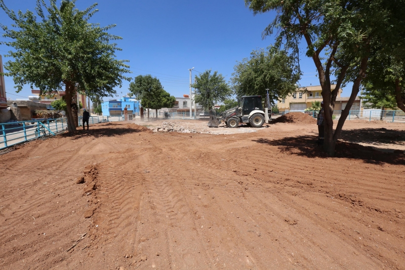 HALİLİYE’DE PARKLAR, İLÇENİN ÇEHRESİNİ DEĞİŞTİRİYOR