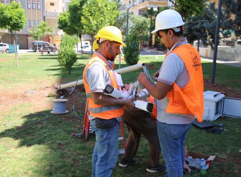 HALİLİYE’DE PARKLAR YAZA HAZIR