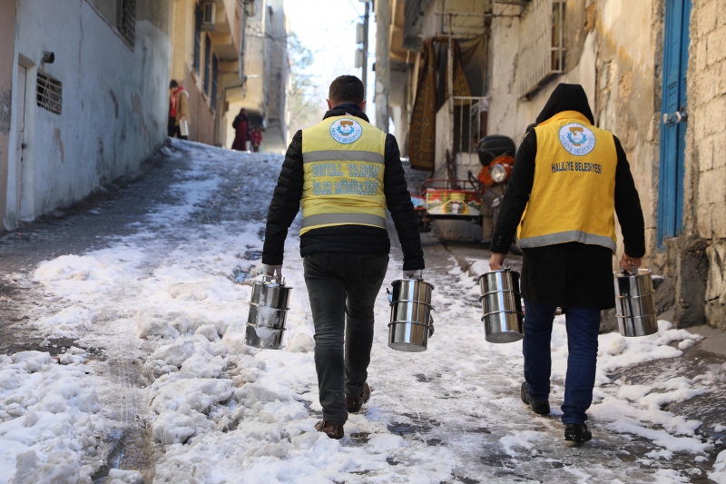 HALİLİYE’DE SICAK AŞLAR KAPI KAPI DAĞITILIYOR
