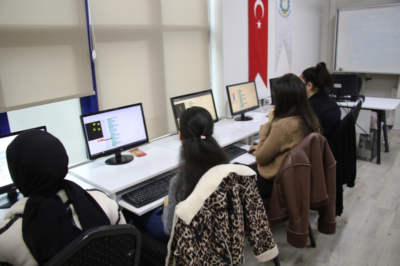 HALİLİYE’DE TEKNOLOJİ HAMLESİ: GENÇLER YARINLARA HAZIRLANIYOR