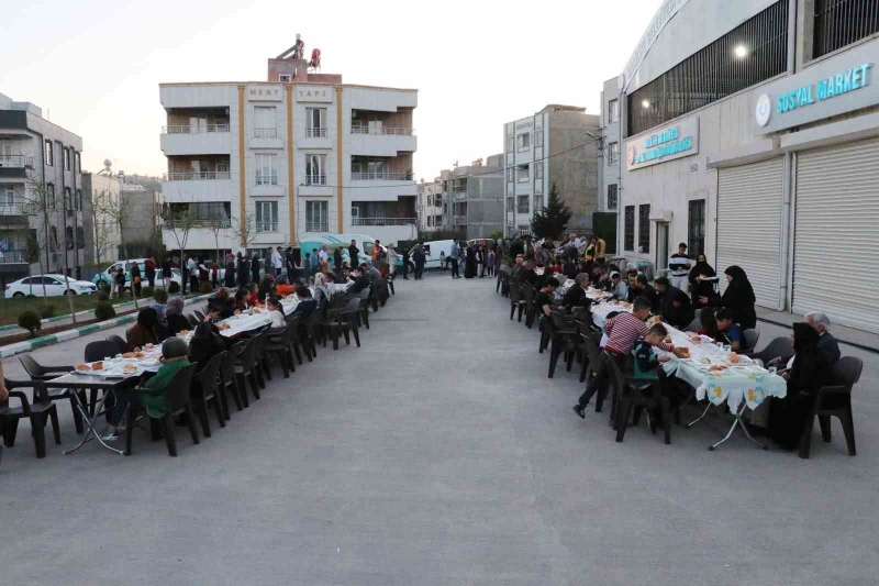 Haliliye’de vatandaşlar iftar sofrasında buluşuyor