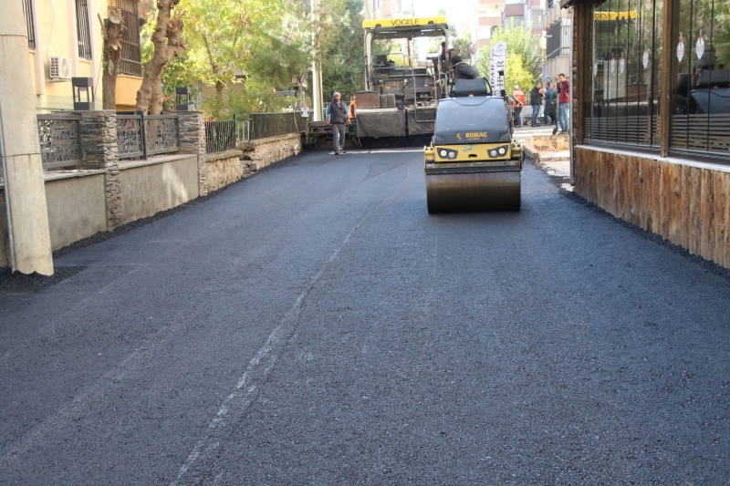 HALİLİYE’DE YOL ÇALIŞMALARI MAHALLE SAKİNLERİNDEN TAM NOT ALIYOR