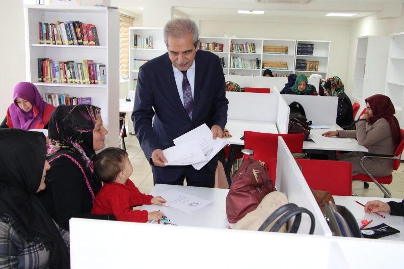 Haliliye’li Anneler, Çocuklarıyla Okuyor