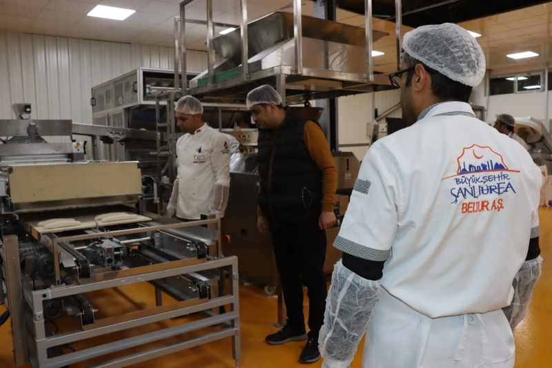 HALK EKMEK FABRİKASINDA SERİ ÜRETİM BAŞLADI GÜNLÜK 100 BİN EKMEK ÜRETİLECEK