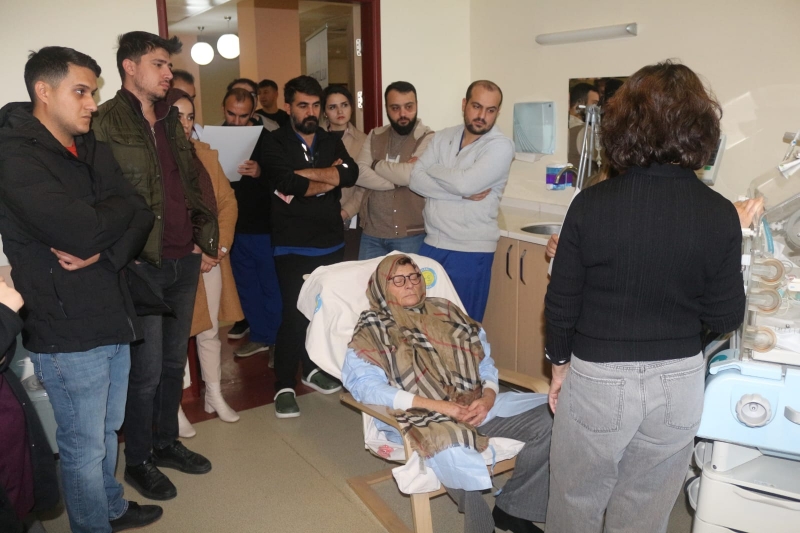 HARRAN ÜNİVERSİTESİ HASTANESI’NDE “TEN TENE HAYATA SARILSIN’’ PROJESİYLE, YENİDOĞAN YOĞUN BAKIM ÜNİTESİNDEKİ SAĞLIK ÇALIŞANLARINA EĞİTİM VERİLDİ.