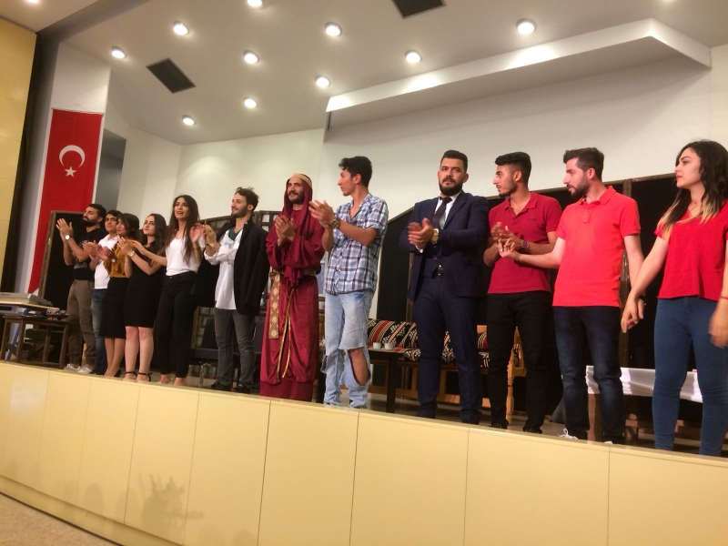 Harran Üniversitesi Fen Edebiyat Fakültesi Öğrencilerinden Tiyatro Gösterisi