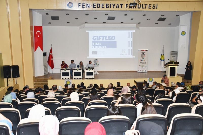 Harran Üniversitesi'nde Üstün Yetenekliler Eğitim Paneli Gerçekleşti
