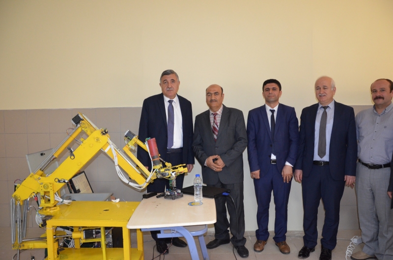 Harran Üniversitesinde 5 Eksenli Milli Bir Robot Geliştirdi