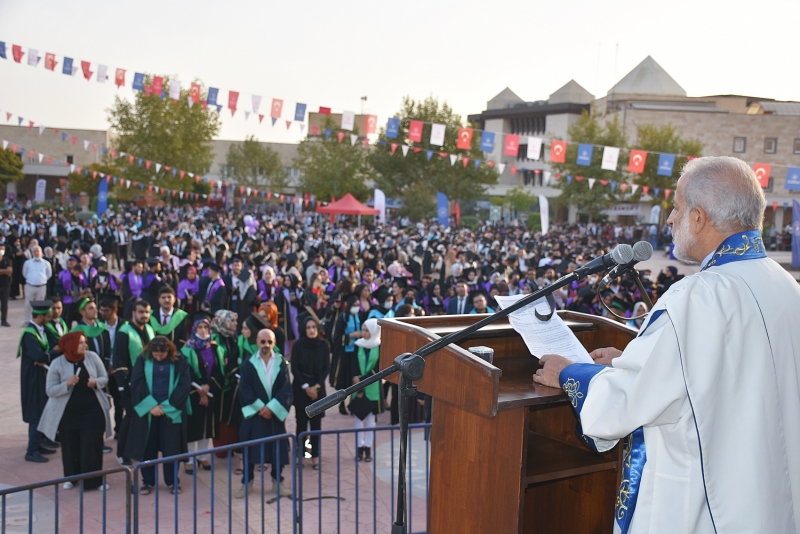 Harran Üniversitesi’nden Coşkulu Mezuniyet Kutlaması