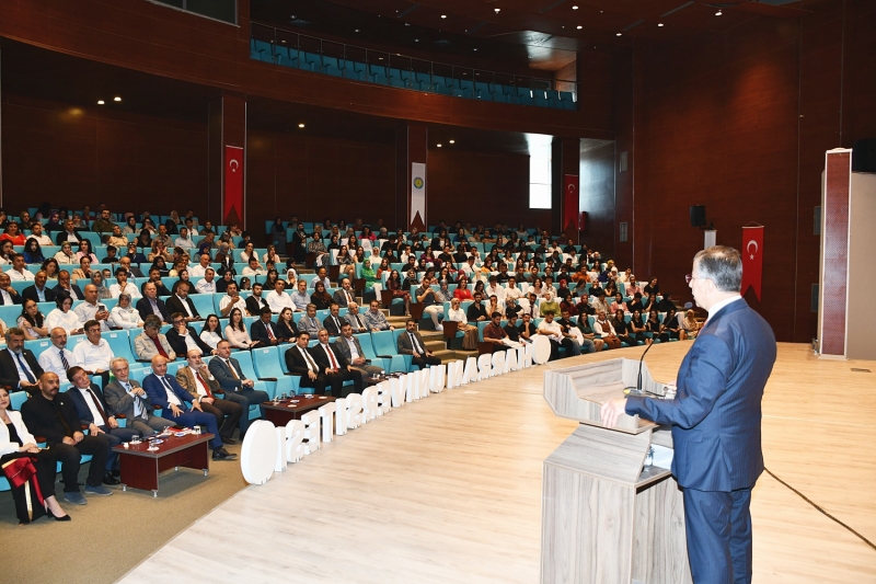 Harran Üniversitesinde Eczacılık Fakültesi Öğrencileri Beyaz Önlüklerini Giydi