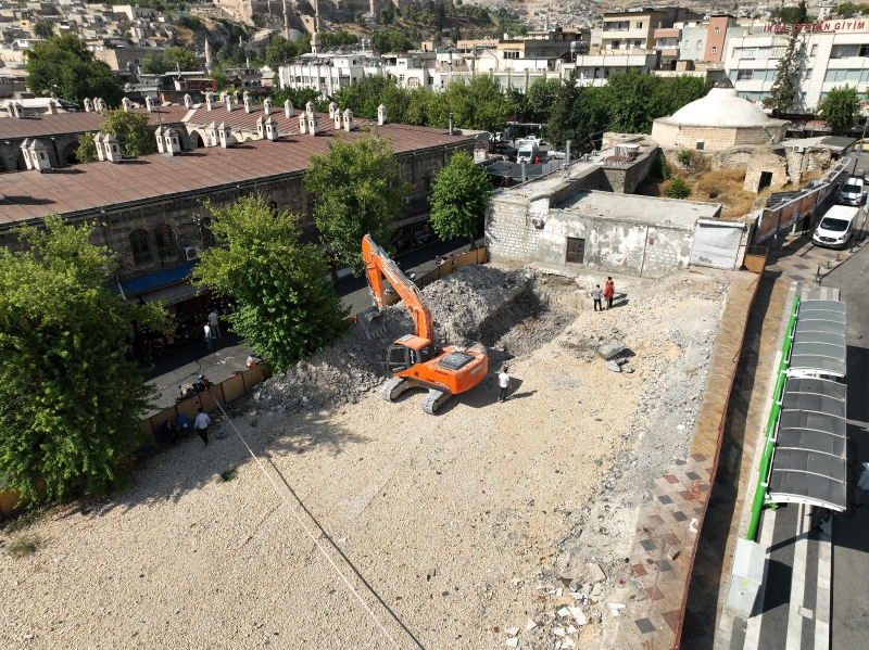 HAŞİMİYE MEYDANINDA ÇALIŞMALARA BAŞLANDI