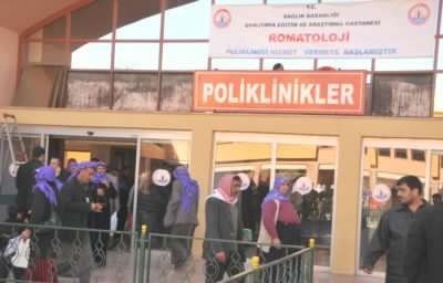 Hastalar tedaviyi bırakıp oy kullandı